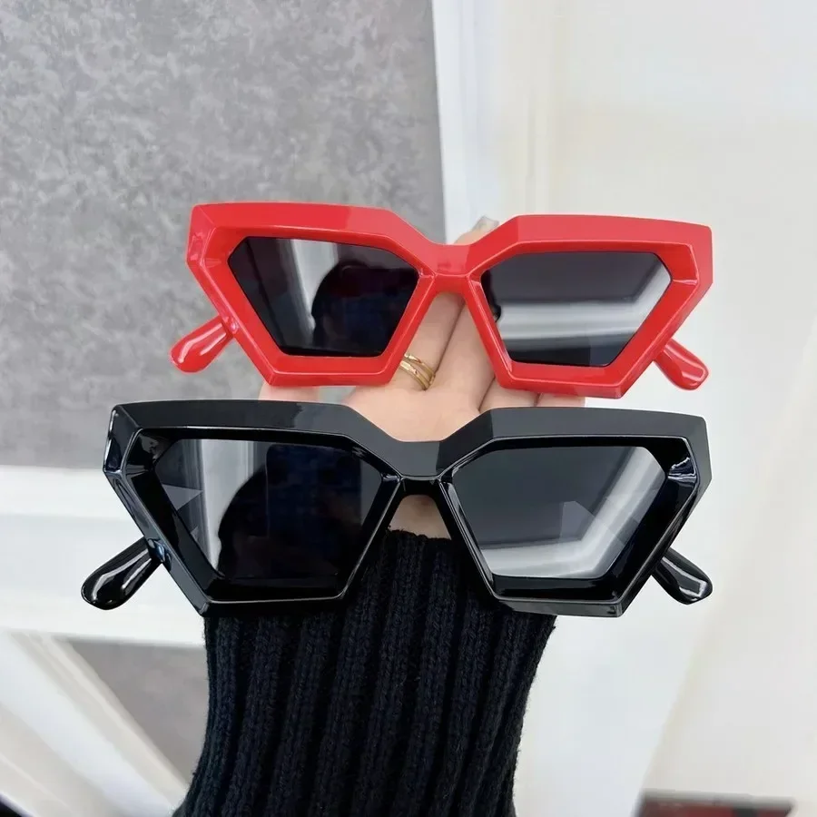 Black Square Sunglasses Women  - Vintage Fashion Female recensione e prezzo