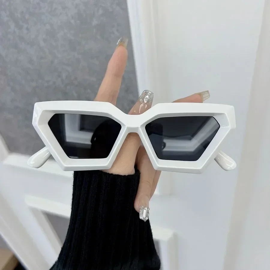 Black Square Sunglasses Women  - Vintage Fashion Female recensione e prezzo