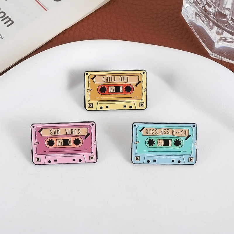 Vintage Music Tape Enamel Broo - Vintage Vibes Fashion recensione e prezzo
