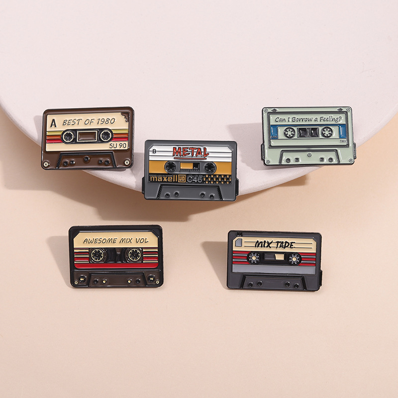 Vintage Music Tape Enamel Broo - Vintage Vibes Fashion recensione e prezzo