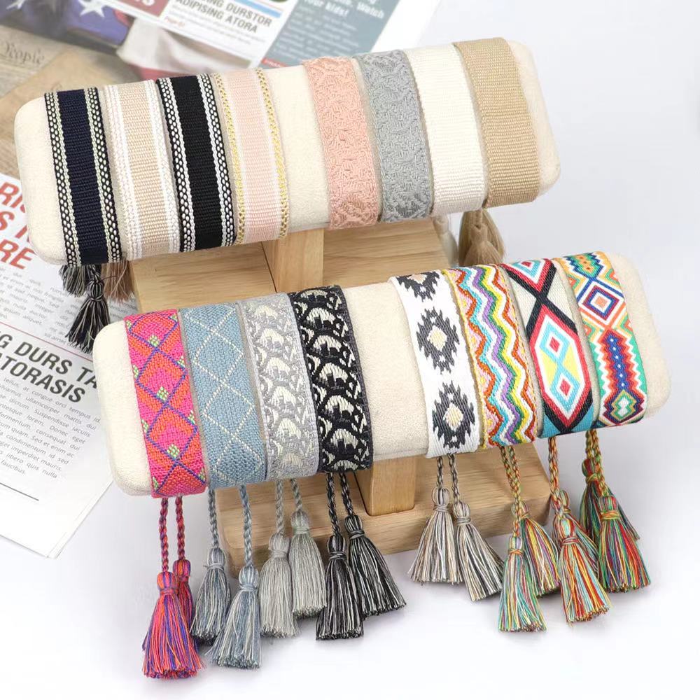 Plain Woven Bracelets Candy Co - Vintage Vibes Fashion recensione e prezzo