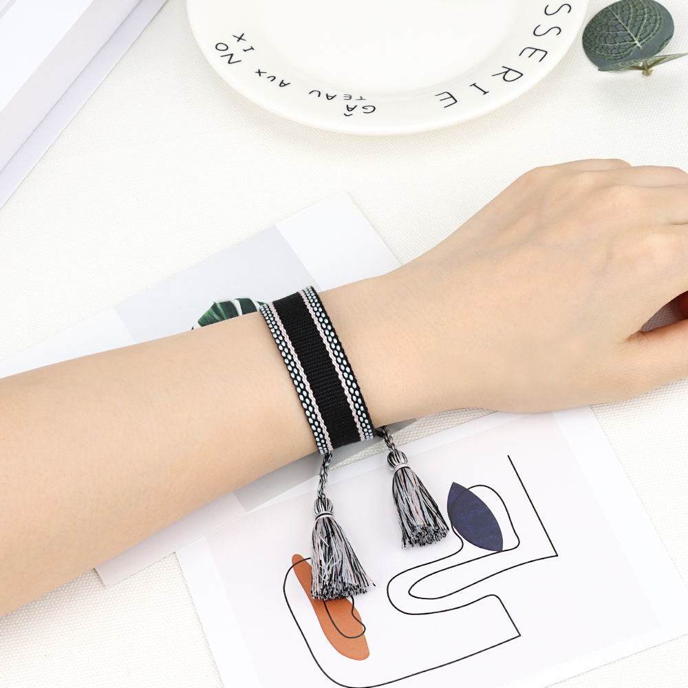Plain Woven Bracelets Candy Co - Vintage Vibes Fashion recensione e prezzo