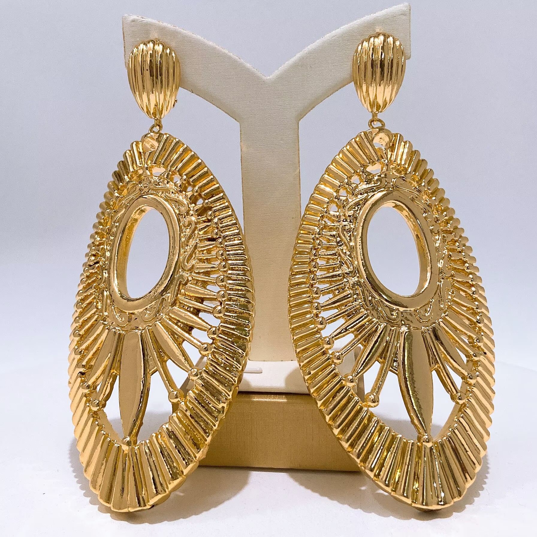 Vintage Gold Hollow Oval Sunbu - Vintage Fashion Look recensione e prezzo
